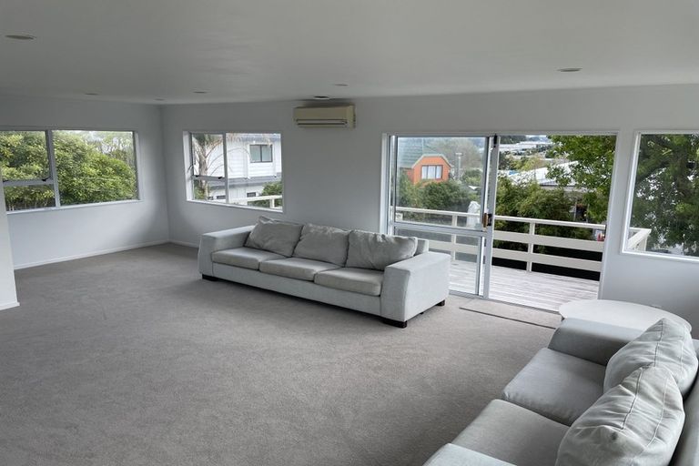 Photo of property in 2/318 Sunset Road, Unsworth Heights, Auckland, 0632