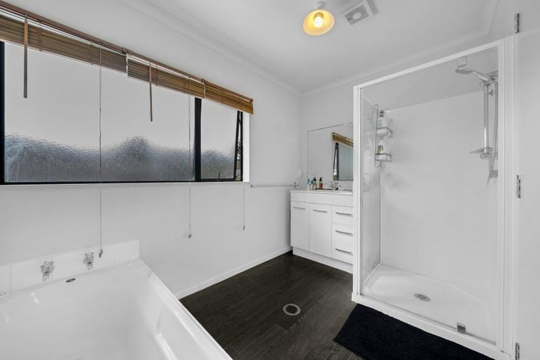 Photo of property in 56 Claverdon Drive, Massey, Auckland, 0614