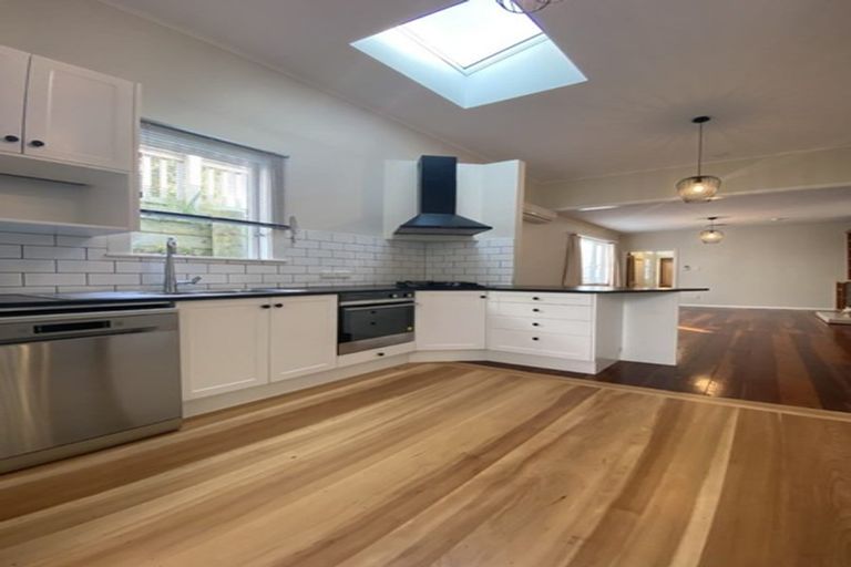 Photo of property in 17 Chatham Street, Berhampore, Wellington, 6023