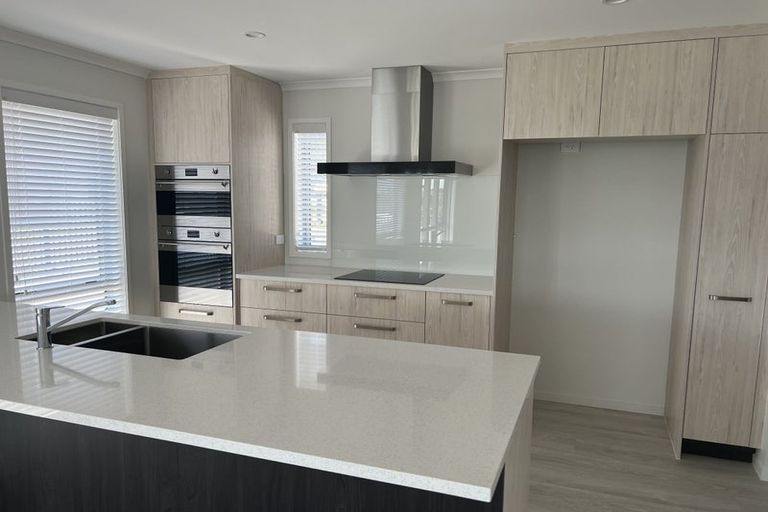 Photo of property in 17 Te Kaka Place, Omokoroa, 3114