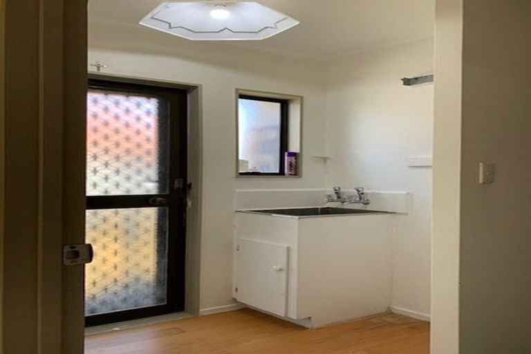 Photo of property in 3a Fruitvale Road, New Lynn, Auckland, 0600