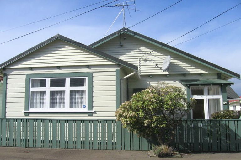 Photo of property in 37 Freyberg Street, Lyall Bay, Wellington, 6022