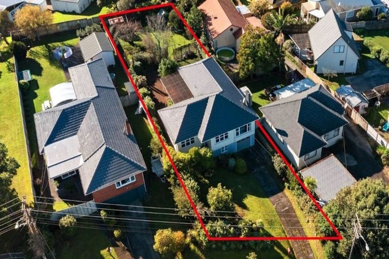 Photo of property in 88 Target Road, Totara Vale, Auckland, 0629