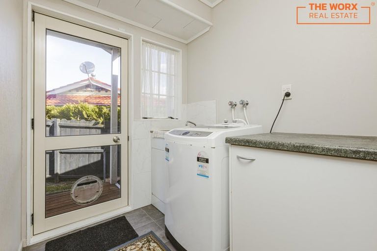 Photo of property in 33 Ribbonwood Crescent, Goodwood Heights, Auckland, 2105