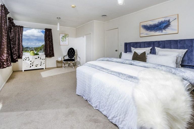 Photo of property in 70 Chivalry Road, Glenfield, Auckland, 0629