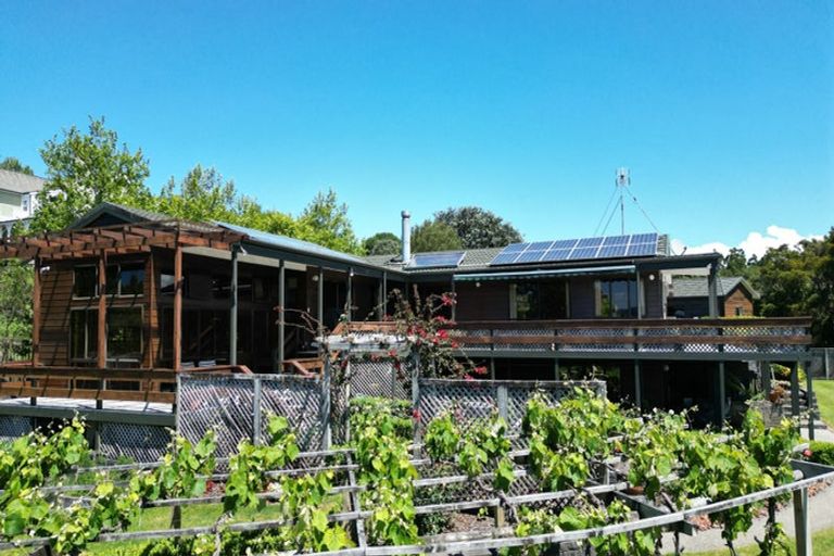 Photo of property in 76 Brick Bay Drive, Sandspit, Warkworth, 0982