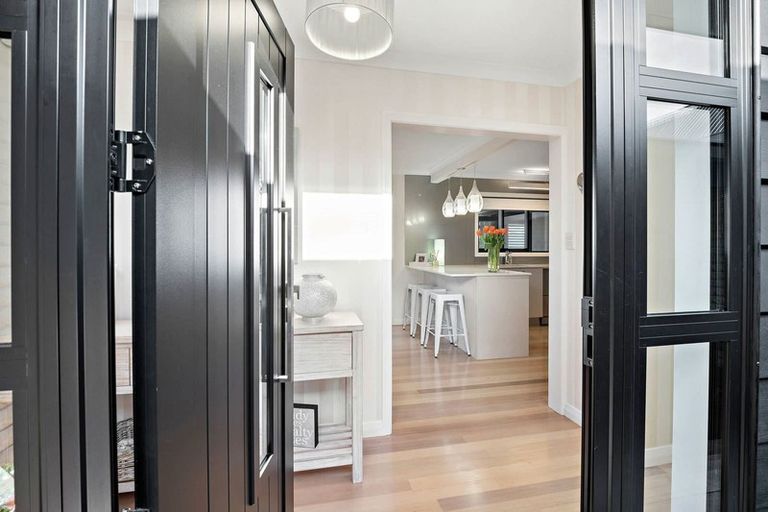 Photo of property in 70 Prince Regent Drive, Half Moon Bay, Auckland, 2012