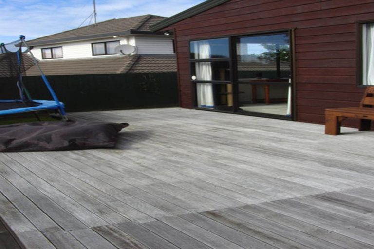 Photo of property in 1/12 Spears Place, Botany Downs, Auckland, 2010