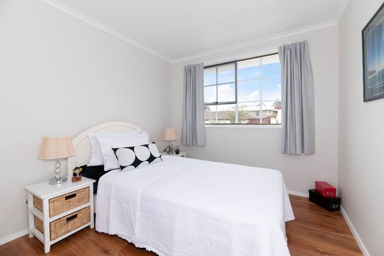 Photo of property in 10/26a Sunnynook Road, Sunnynook, Auckland, 0620