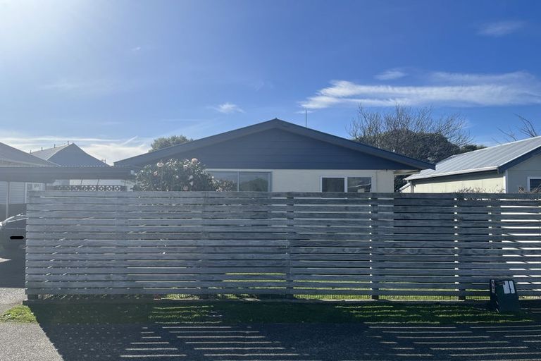Photo of property in 35 Mcgiffert Street, Palmerston North, 4410