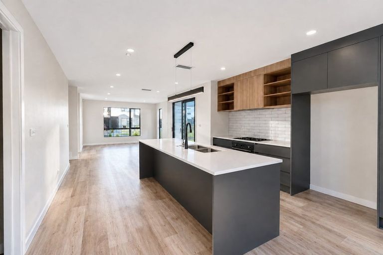 Photo of property in 6 Babos Avenue, Kumeu, 0810