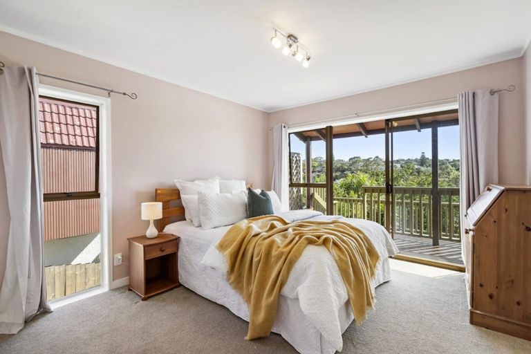 Photo of property in 20 Robin Lane, Browns Bay, Auckland, 0630