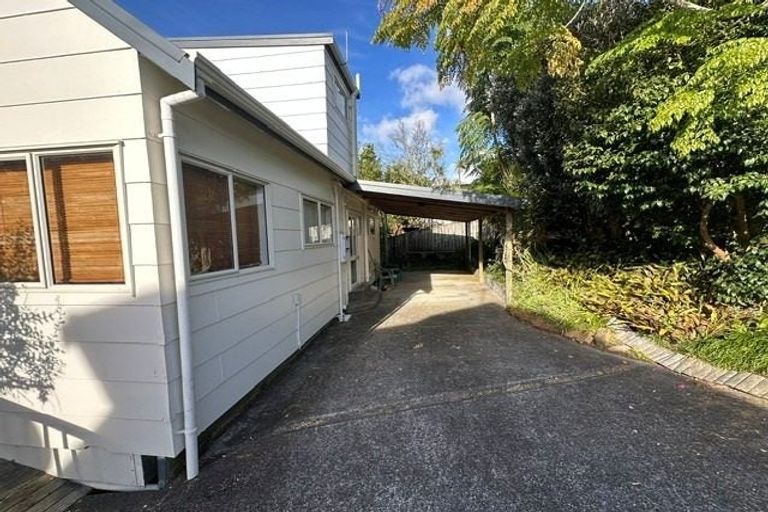 Photo of property in 2/49 Aeroview Drive, Beach Haven, Auckland, 0626