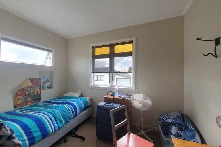 Photo of property in 2 Wattle Street, New Lynn, Auckland, 0600