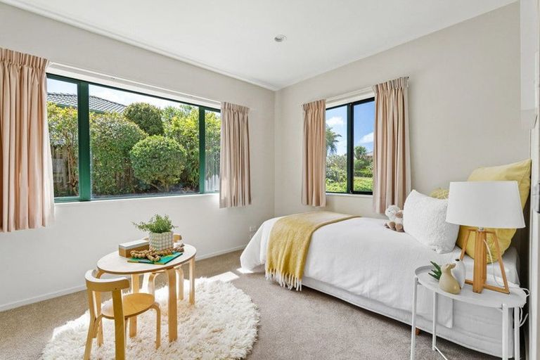 Photo of property in 52 Kath Hopper Drive, Orewa, 0931