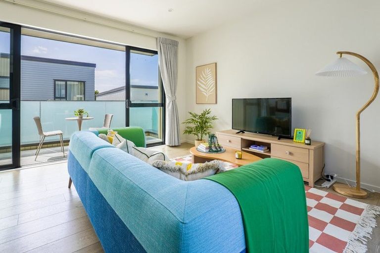 Photo of property in 2/26 Long Bay Drive, Torbay, Auckland, 0630