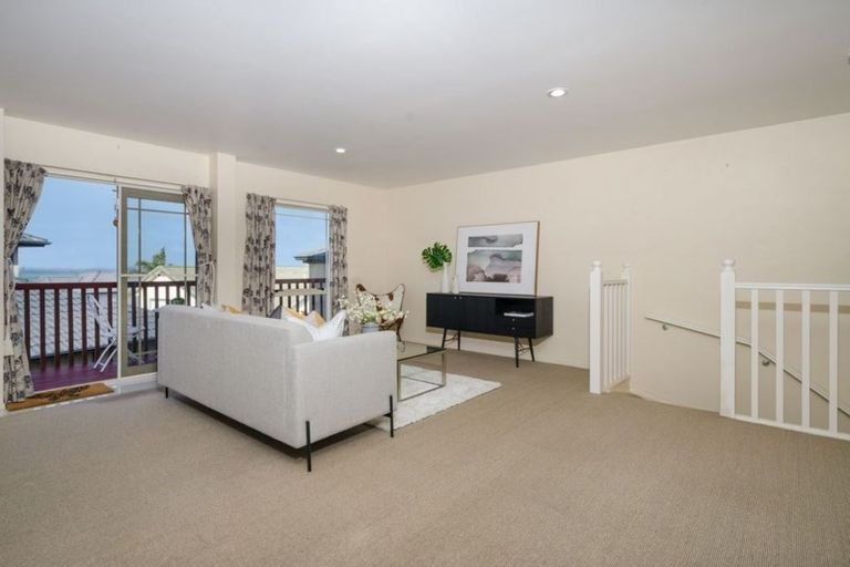 Photo of property in 143e Hobsonville Road, West Harbour, Auckland, 0618