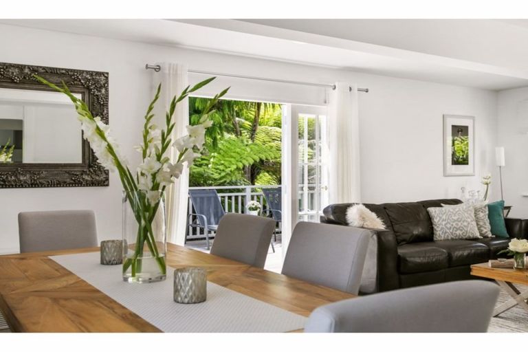 Photo of property in 59 Chatham Avenue, Paremoremo, Auckland, 0632