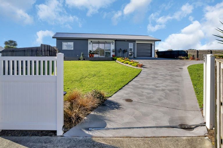 Photo of property in 11 Sea Dune Place, Ruakaka, 0116