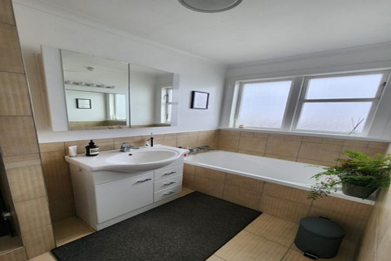 Photo of property in 14 Mills Road, Brooklyn, Wellington, 6021