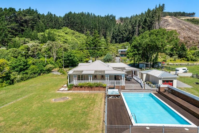 Photo of property in 1090 Coast Road, Wainuiomata Coast, Wainuiomata, 5373