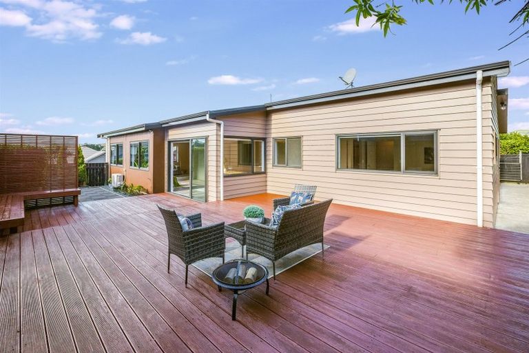 Photo of property in 32 Tongariro Drive, Aotea, Porirua, 5024