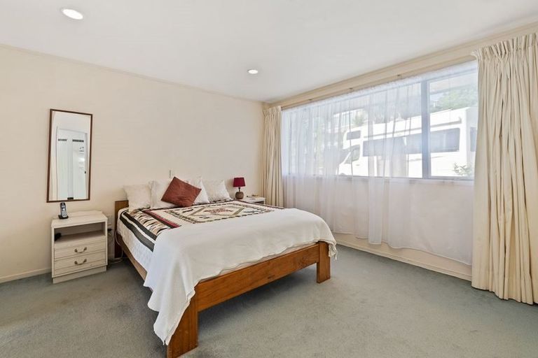 Photo of property in 92 Island Bay Road, Beach Haven, Auckland, 0626