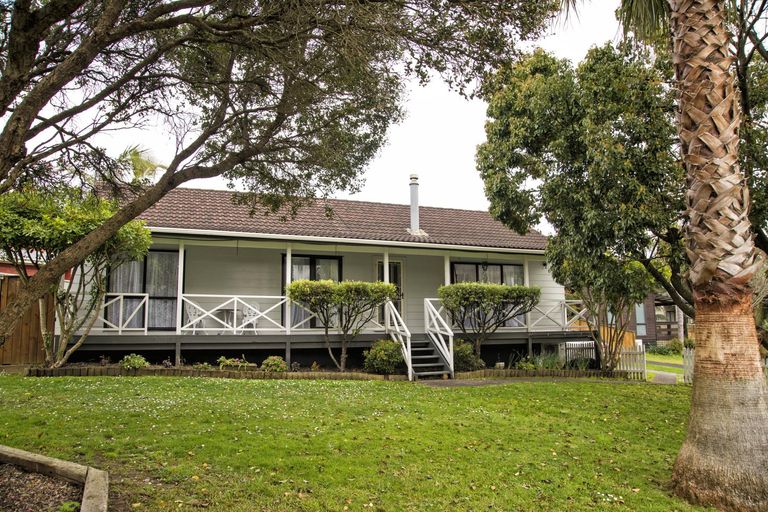 Photo of property in 166 Carnoustie Drive, Wattle Downs, Auckland, 2103