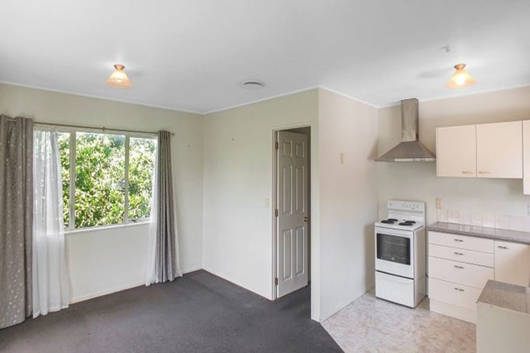 Photo of property in 37 Chatsworth Crescent, Pakuranga Heights, Auckland, 2010