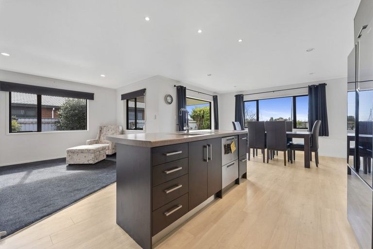 Photo of property in 30 Montague Grove, Stratford, 4332