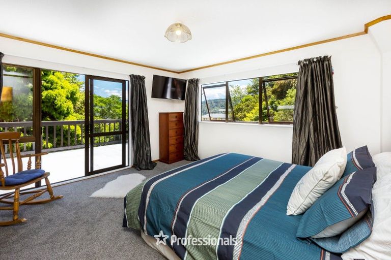Photo of property in 8 King Charles Drive, Kingsley Heights, Upper Hutt, 5018