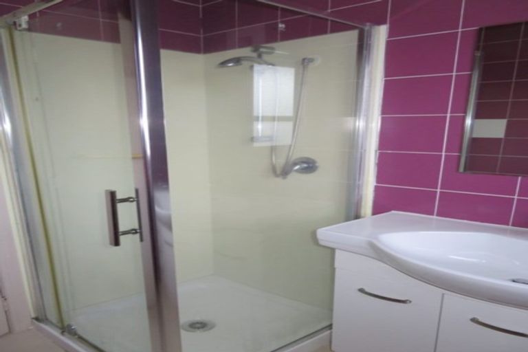 Photo of property in 1/33 Becroft Drive, Forrest Hill, Auckland, 0620