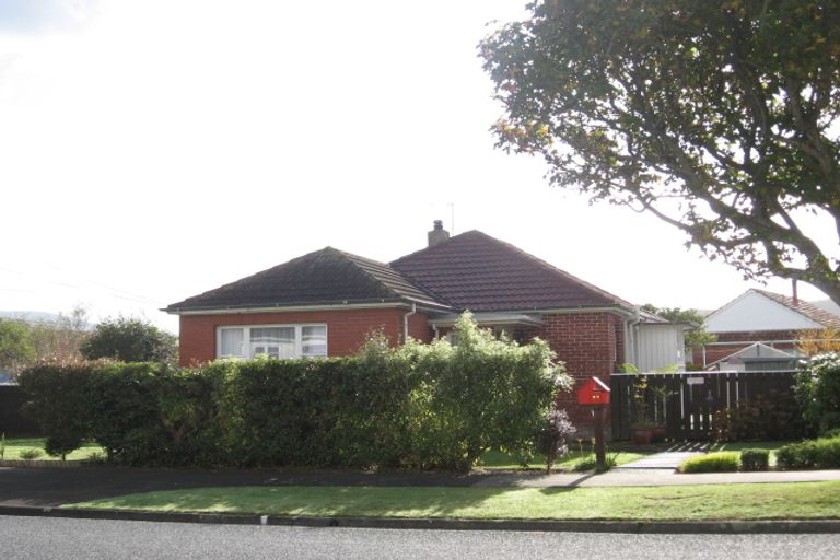 Photo of property in 99 Waddington Drive, Naenae, Lower Hutt, 5011