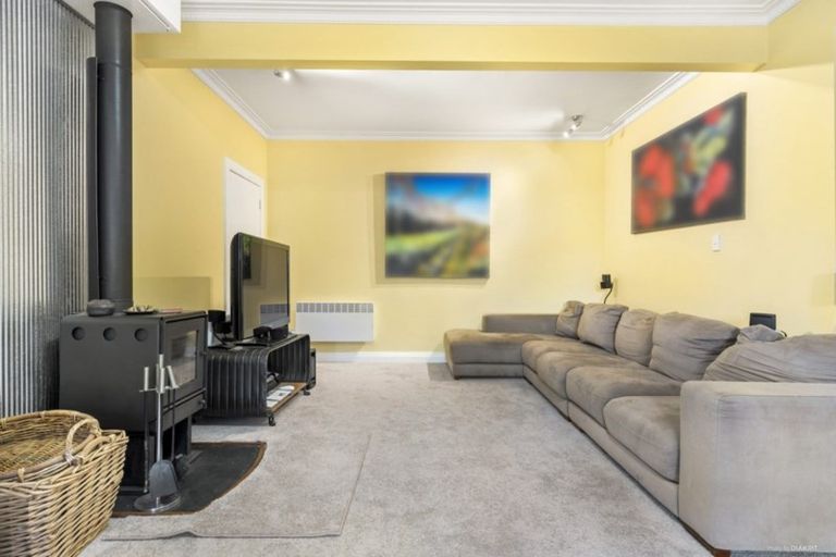 Photo of property in 93 Northland Road, Northland, Wellington, 6012