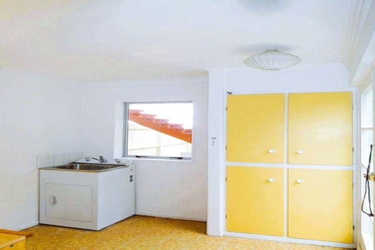 Photo of property in 54 Manuka Road, Glenfield, Auckland, 0629