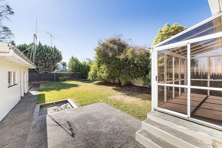 Photo of property in 15 Ihle Street, Terrace End, Palmerston North, 4410