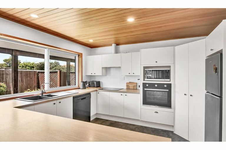 Photo of property in 2 Hinton Place, Rangiora, 7400