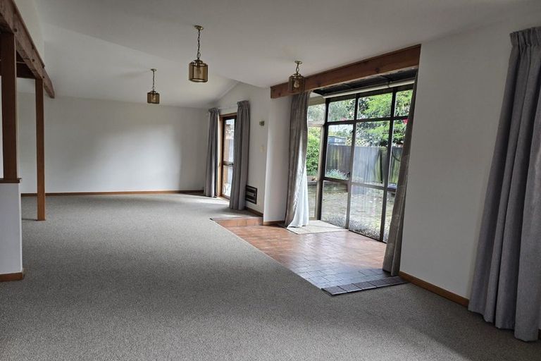 Photo of property in 8a Ludecke Place, Sockburn, Christchurch, 8042