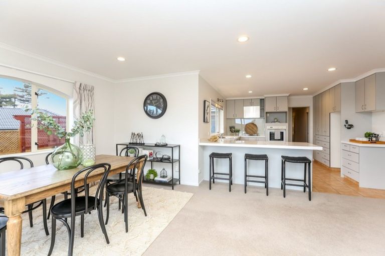 Photo of property in 6 Frank Frethey Place, Highlands Park, New Plymouth, 4312