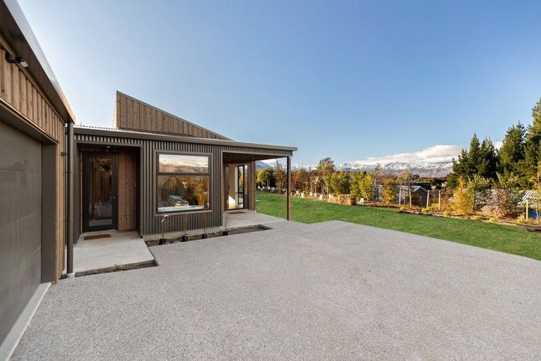 Photo of property in 10 Goldie Lane, Albert Town, Wanaka, 9305