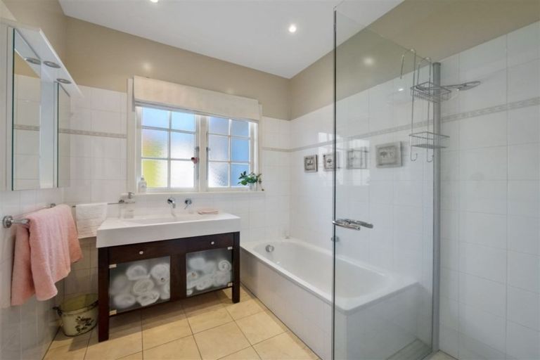 Photo of property in 10 Joyce Crescent, Ilam, Christchurch, 8041
