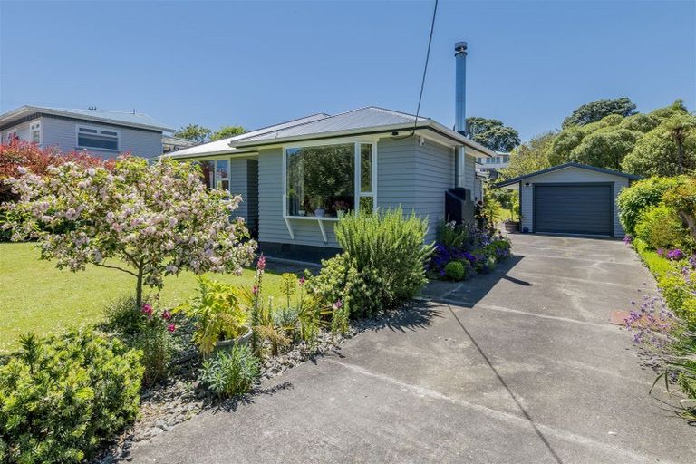 Photo of property in 14 Kawiu Road, Levin, 5510