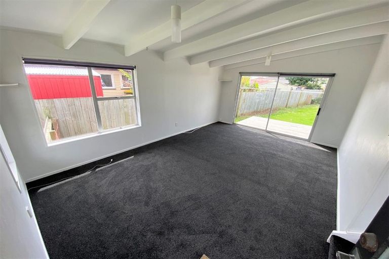 Photo of property in 6 Chisholm Place, Mangere East, Auckland, 2024