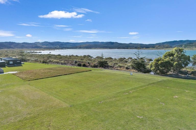 Photo of property in 30 Taniwha Place, Matarangi, 3592