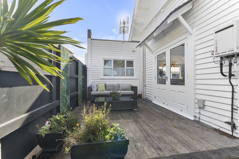 Photo of property in 244 Saint Aubyn Street, New Plymouth, 4310