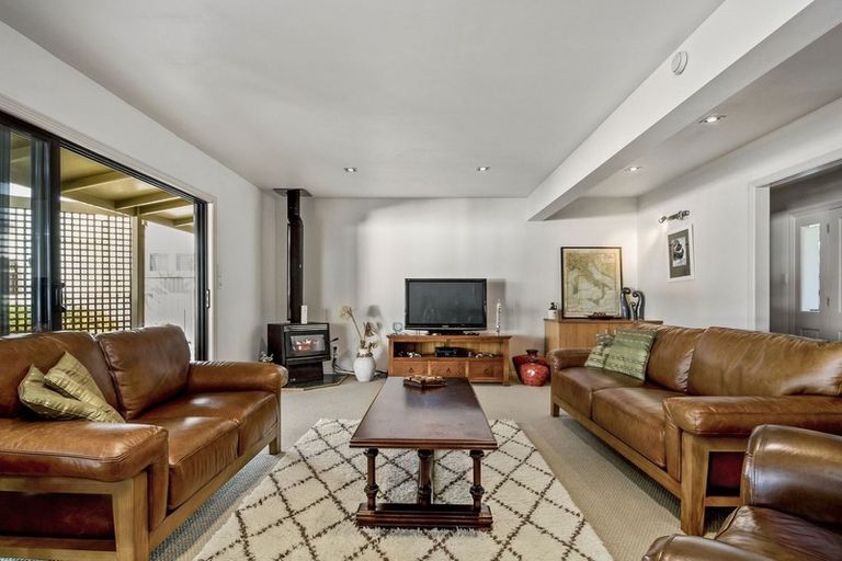 Photo of property in 68 The Terrace, Herald Island, Auckland, 0618