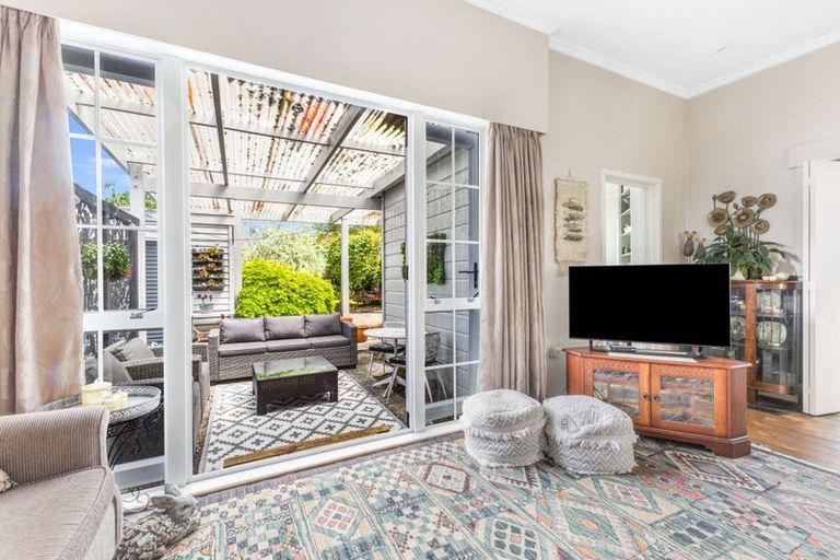 Photo of property in 21 Portia Street, Stratford, 4332