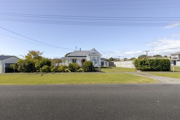 Photo of property in 14 Mouatt Street, Waitara, 4320