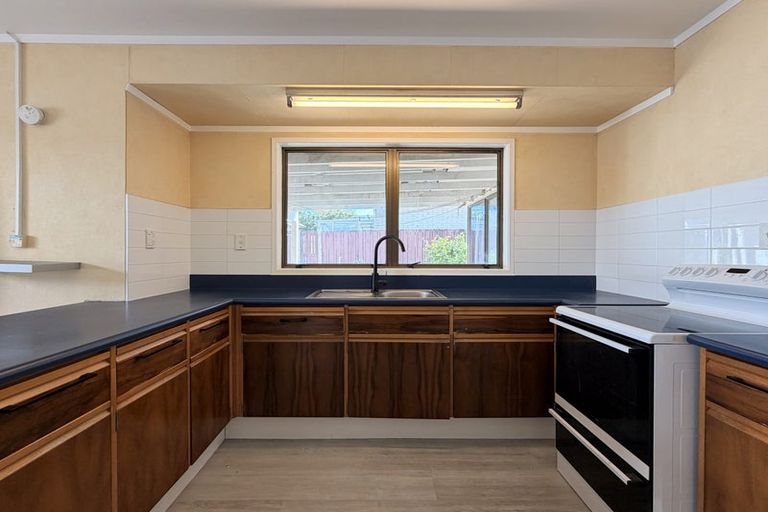 Photo of property in 33 Hutchinsons Road, Bucklands Beach, Auckland, 2014