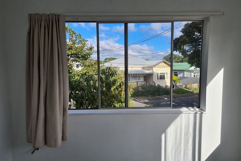 Photo of property in 71b Randwick Crescent, Moera, Lower Hutt, 5010